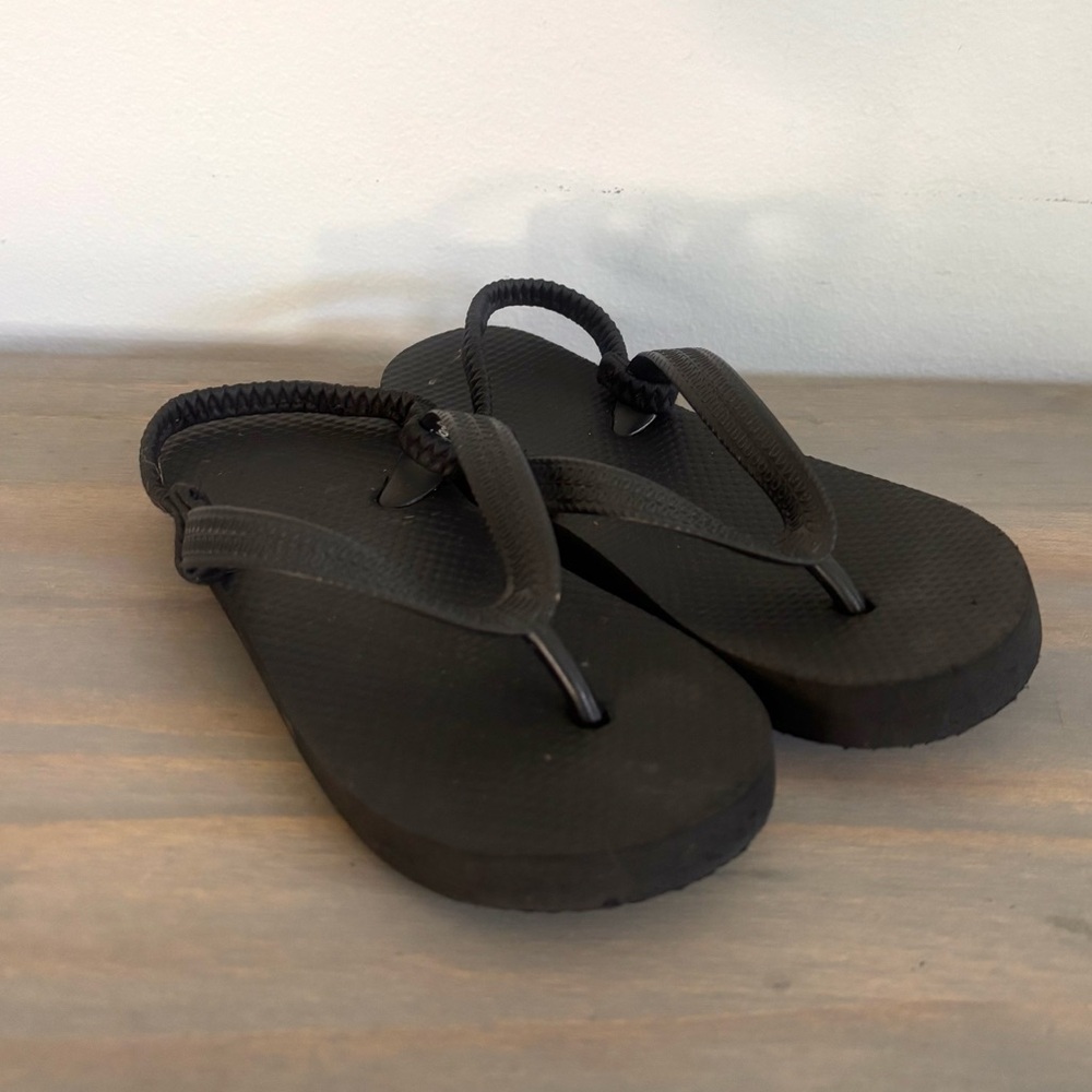 Cat & Jack Girls Black Flip Flops w/Elastic Strap Toddler Size XL 11/12
